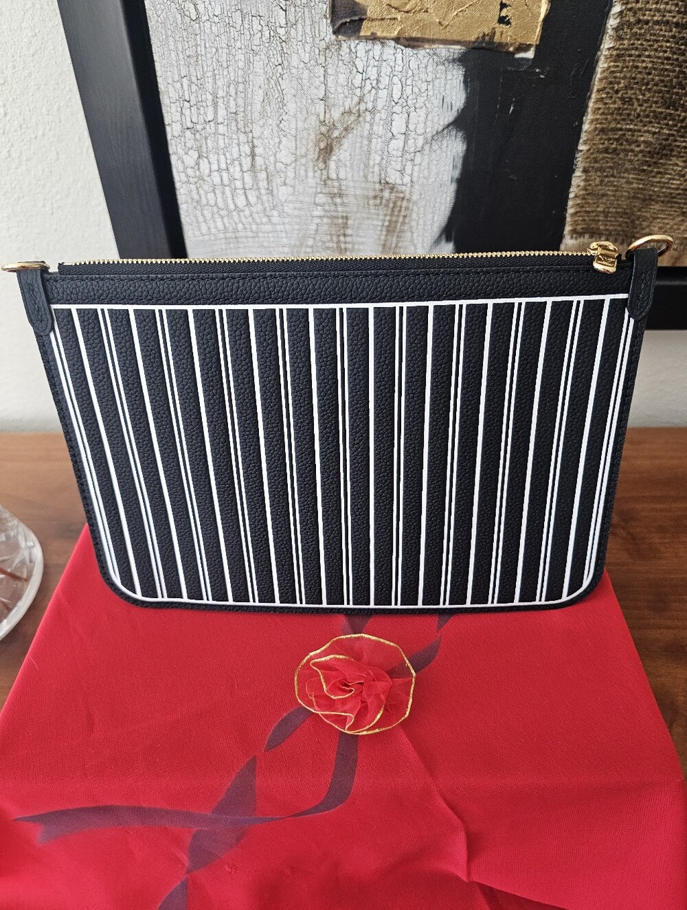 💯 AUTHENTIC LOUIS VUITTON INSIDE OUT BLACK AND WHITE POUCH - Picture 2 of 4